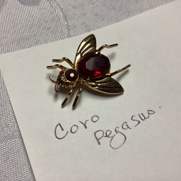 CORO PEGASUS. RED CENTER BEE BROOCH SIGNED ❣️❣️❣️❣️❣️ - Picture 4 of 12